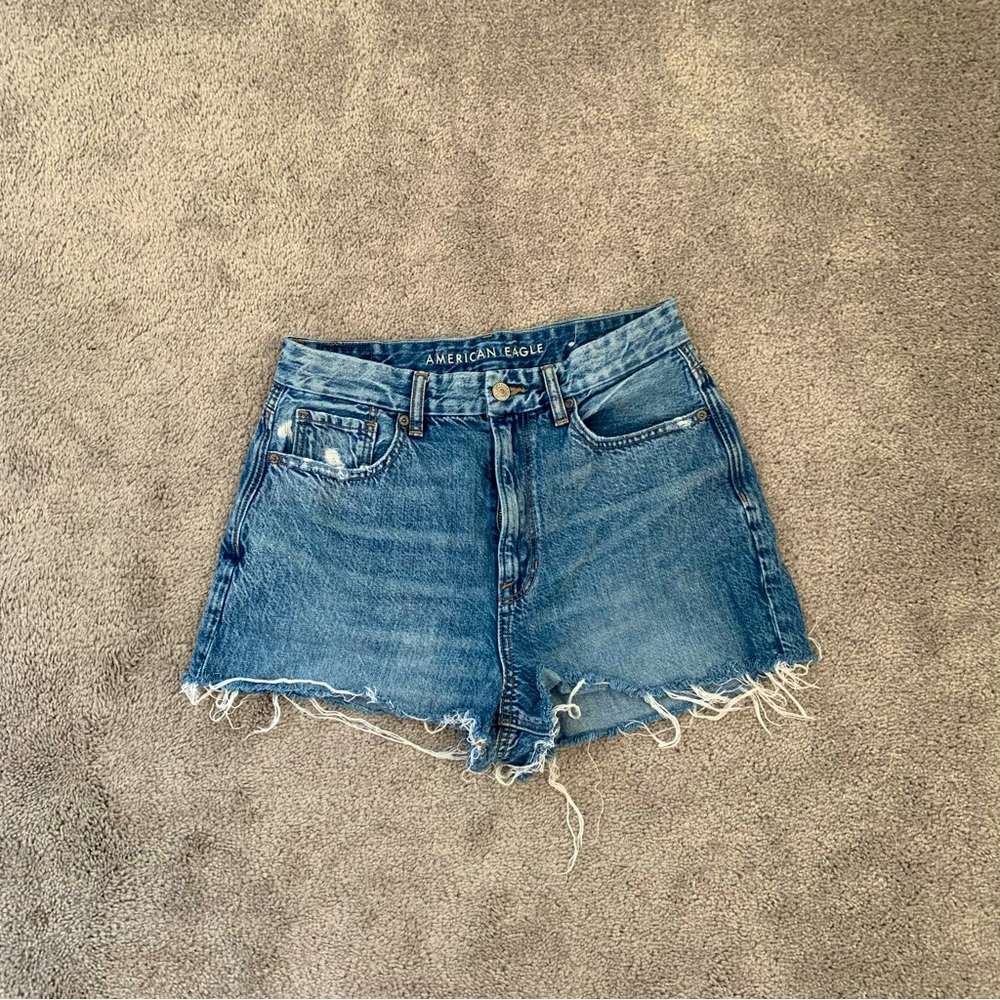 EUC AMERICAN EAGLE MOM JEAN SHORT